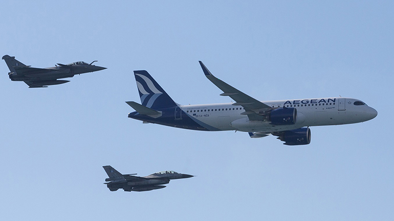 Με εντυπωσιακές επιδείξεις αεροσκαφών και ξενάγηση στην τεχνική της βάση  συμμετείχε και φέτος η AEGEAN στη γιορτή της Πολεμικής Αεροπορίας